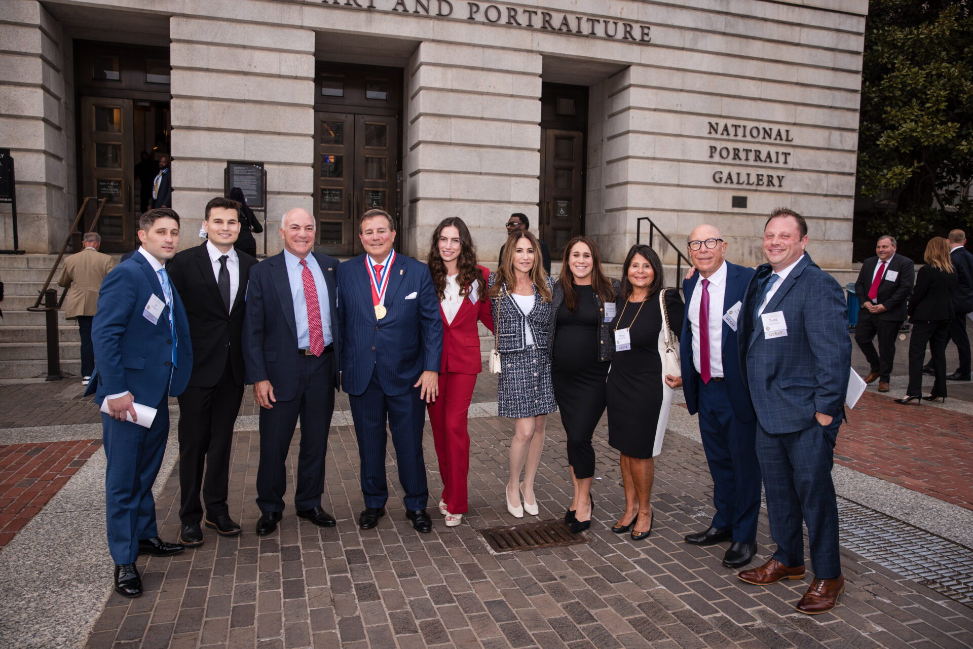 Howard Dvorkin in a group photo in front of the National Portrait Gallery building