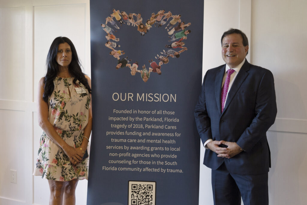 Howard Dvorkin at a Parkland Cares award presentation